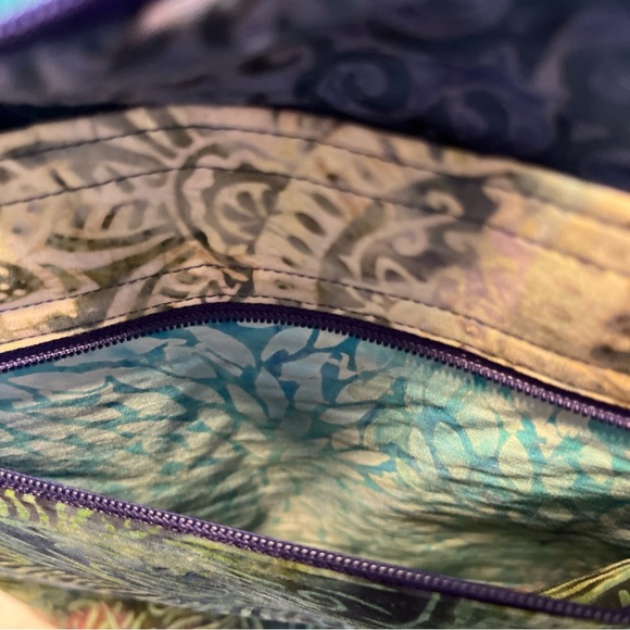 Blue and green Women’s quilted Crossbody bag - Picture 2 of 6